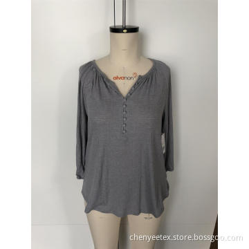 Long sleeves with v-neck and small buttons